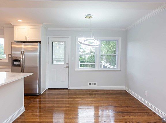 5th image of 234 Pascack Ave
