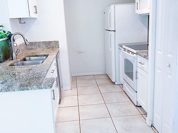 4th image of 2581 Centergate Dr APT 102