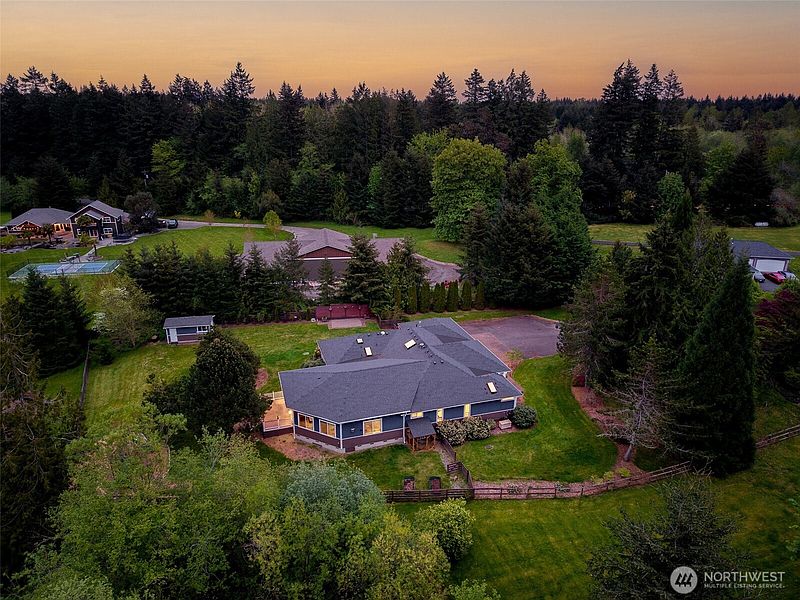 4th image of 4902 74th Lane NE