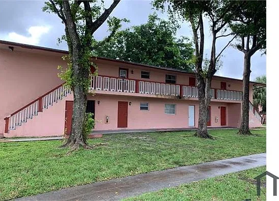 3 bed, $2,400 — Photo 2