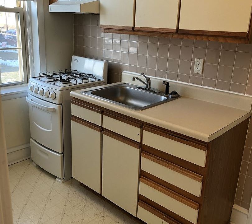 2nd image of 740 Burmont Rd APT 35