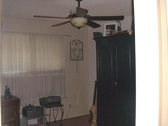 5th image of 628 Harris St
