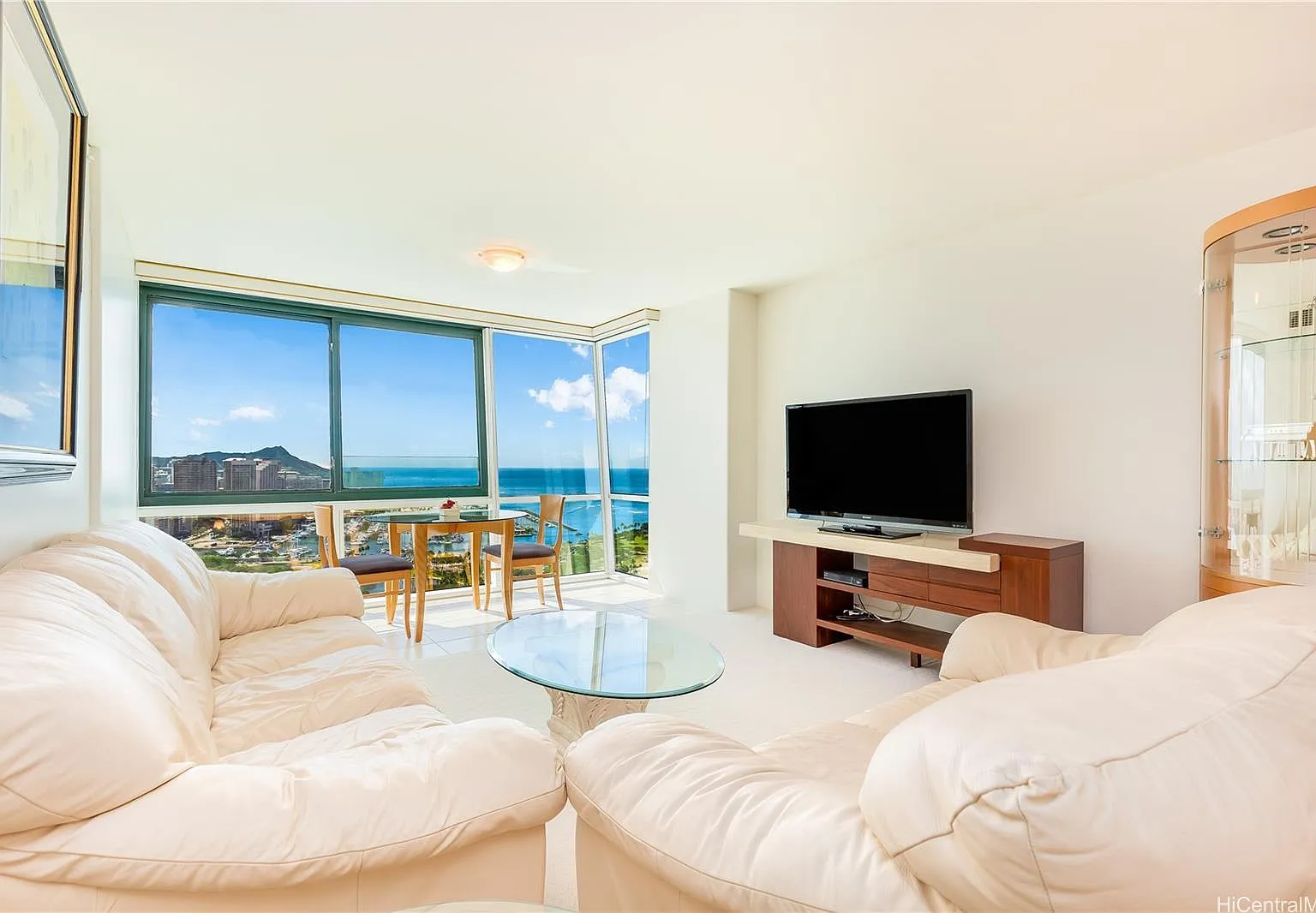 2 bed, 1212 sqft, $7,750 — Photo 2