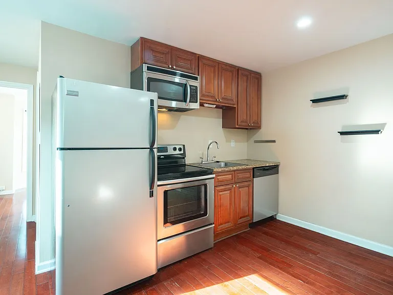 1422 Christian St #3R — Photo 11