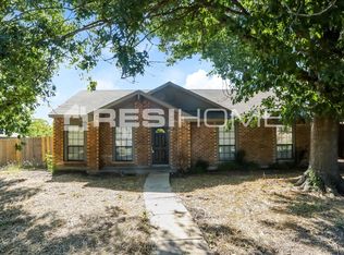 1106 Greenbriar Ln, Lancaster, TX 75146
