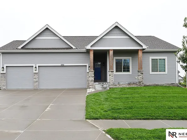 11741 S 112th St, Papillion, NE 68046