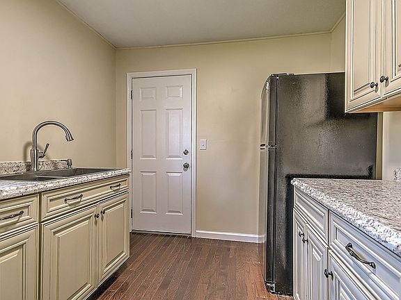 5th image of 214 Taylor Ave