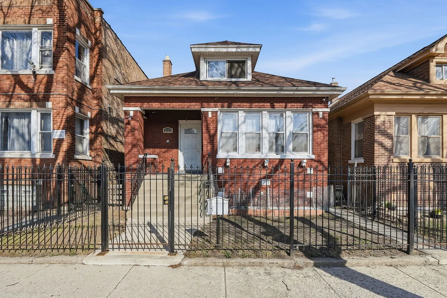 6223 S Washtenaw Ave photo 1