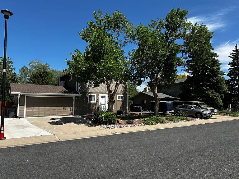 1055 Modred St — Photo 2