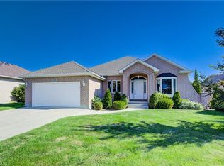 430 Caryndale Dr, Kitchener, ON N2R1M8