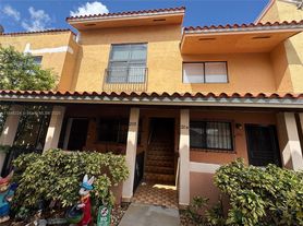 2745 W 60th Pl, Hialeah, FL