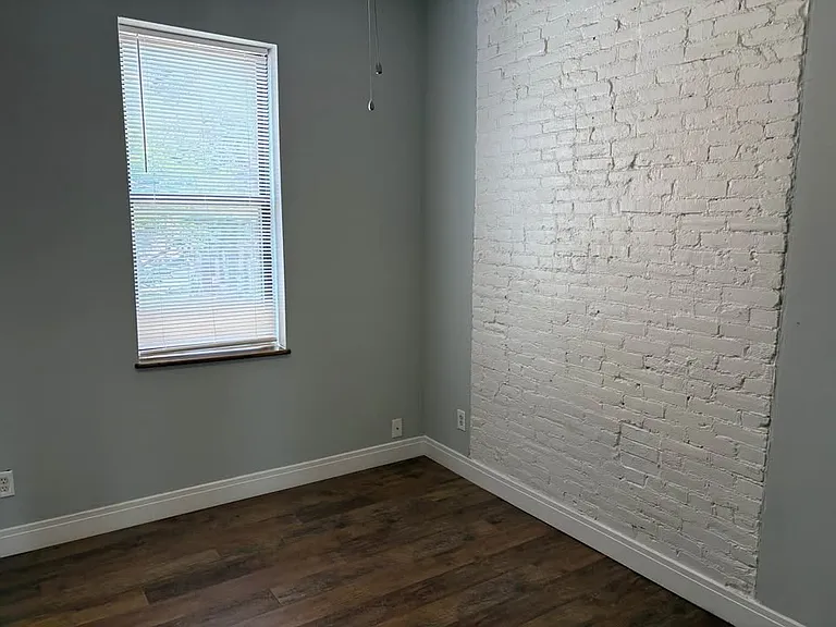 809 Russell Blvd — Photo 10