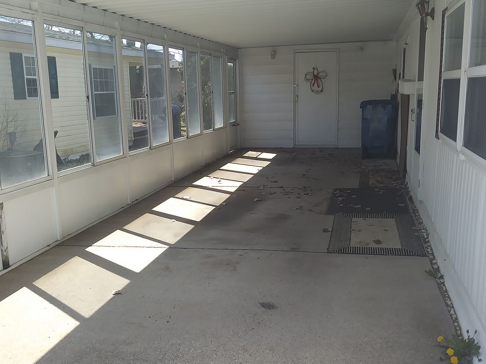 2nd image of 135 Whippoorwill Ln