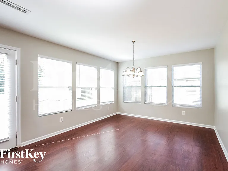 1425 Logan Patrick Ct — Photo 5