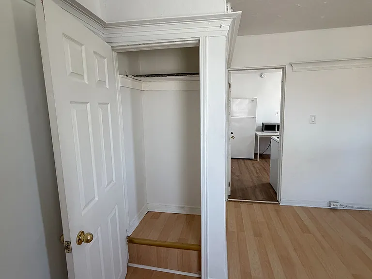 214 Earlscourt Ave — Photo 10