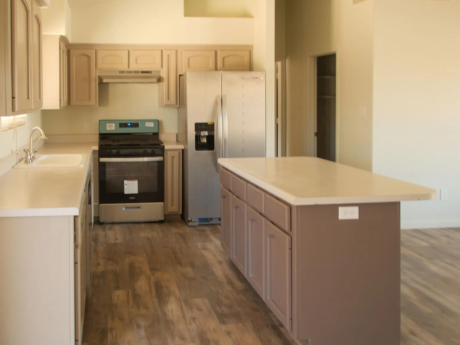3 bed, 1326 sqft, $1,650 — Photo 1