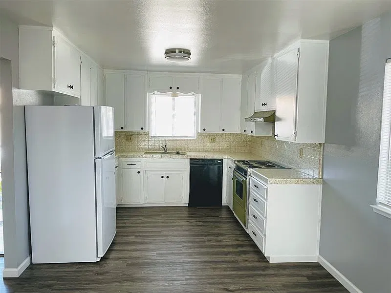 2 bed, 1.0 bath, 945 sqft, $1,775 — Photo 2