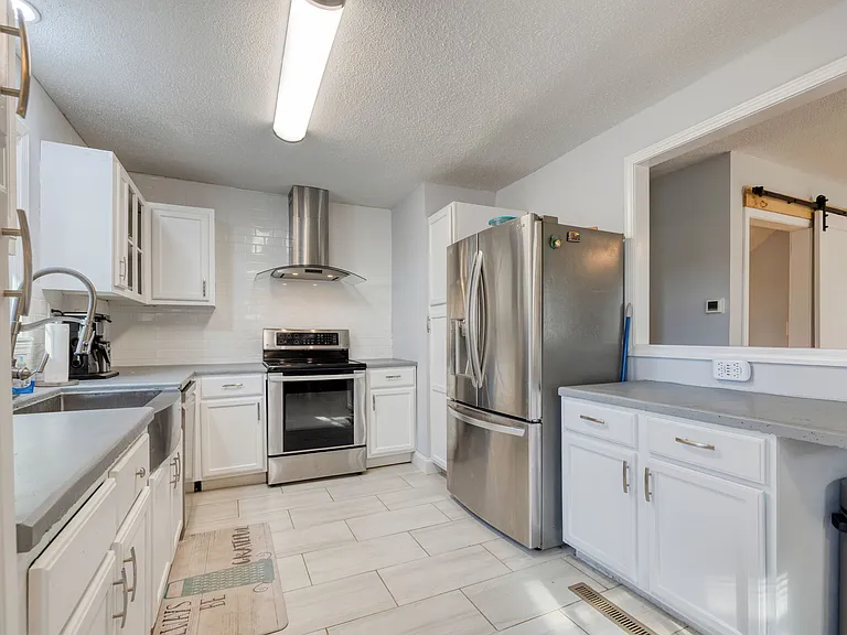 123 McCollum St — Photo 4