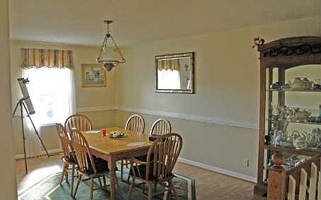3rd image of 2133 Rainbow Ln