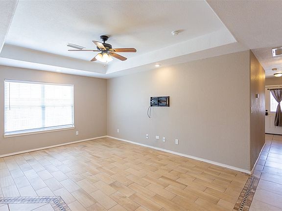 5th image of 1919 Clover Ln