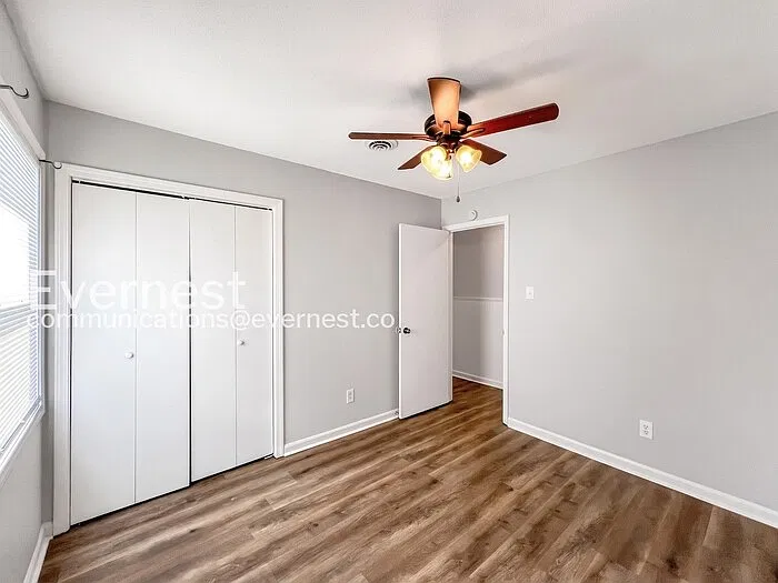 8250 Chesterfield Dr — Photo 8