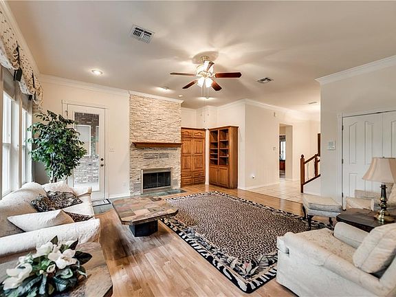 3rd image of 172 Caddo Trl