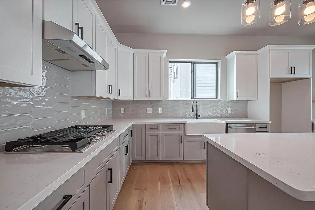 3 bed, 2140 sqft, $3,850 — Photo 1
