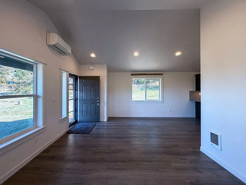 2 bed, 1.0 bath, 880 sqft, $1,895 — Photo 3