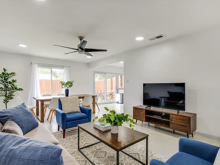2412 Pebblebrook Trl — Photo 7