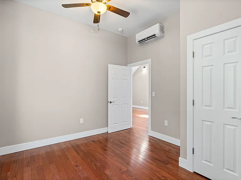 521 Warren St #4 — Photo 5