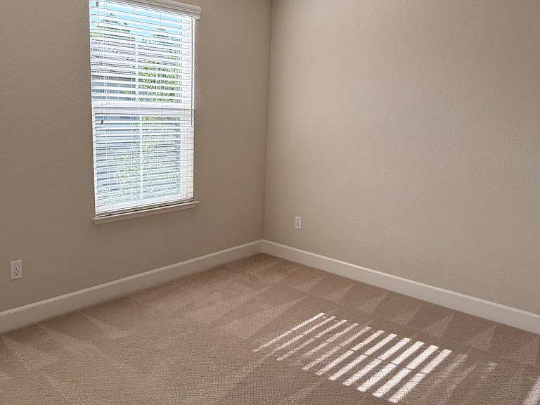 241 Hockney Ave — Photo 8