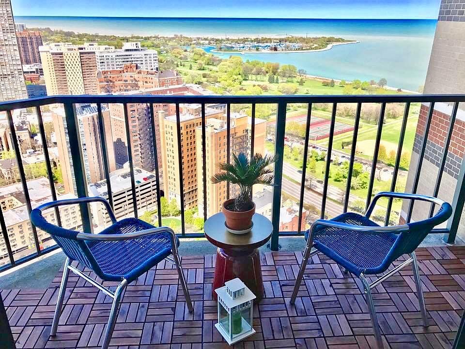 Balcony with view of the lake