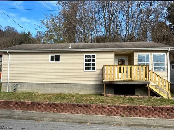 855 41st St, Bellaire, OH 43906