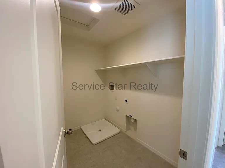 2402 E Alonso Dr — Photo 12