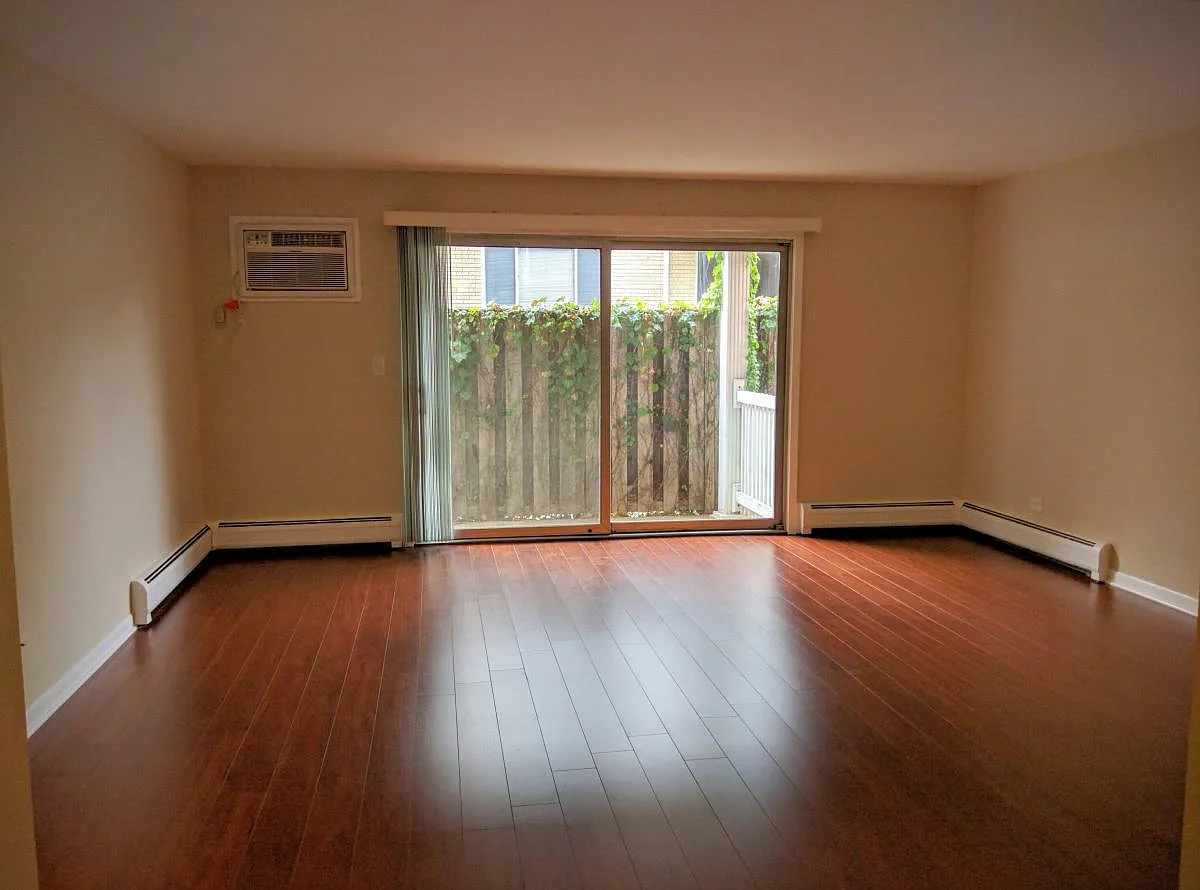 2 bed, 1000 sqft, $1,695 — Photo 3