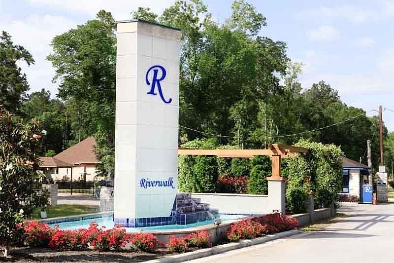 1st image of 19638 Riverwalk Dr