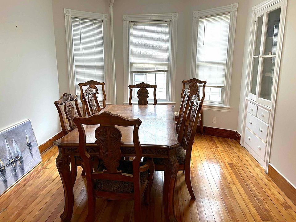 Dining room with 8 chairs