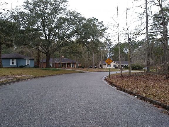 4th image of 796 Clayton Dr