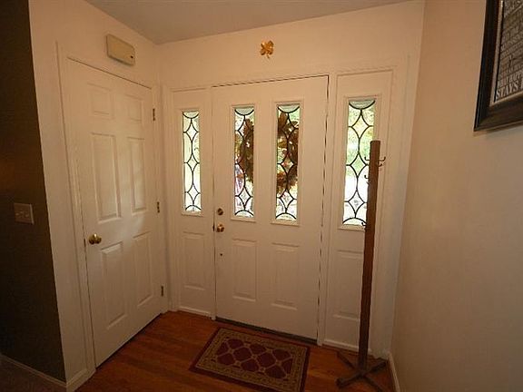 3rd image of 8123 Red Mill Dr