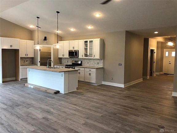 5th image of 1361 Bourdeaux Way