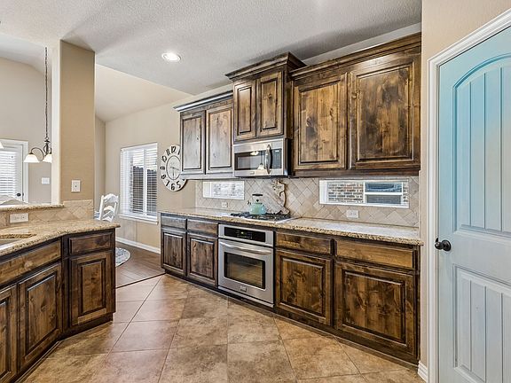 3rd image of 2452 Elm Valley Dr