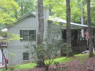 247 Chatuge Woods Dr, Hayesville, NC 28904