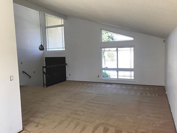 4th image of 216 Berrendo Dr