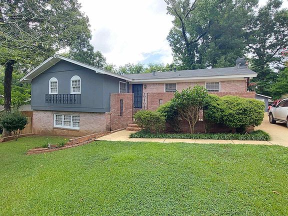 3rd image of 2623 Colonial Dr NE