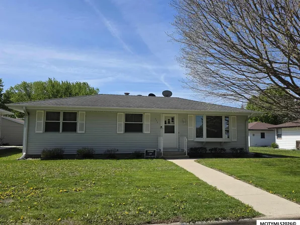 425 27th St SW, Mason City, IA 50401