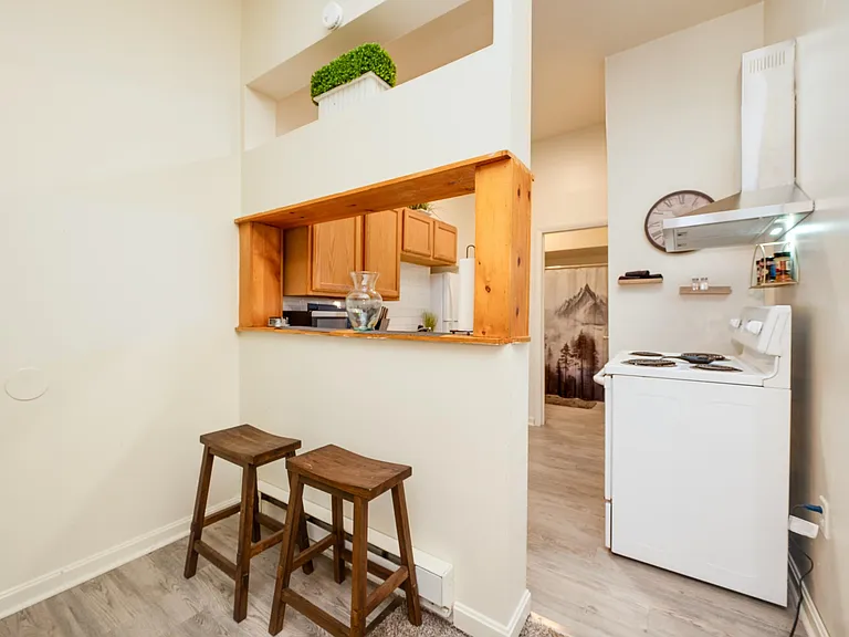 612 W Market St #1 — Photo 10