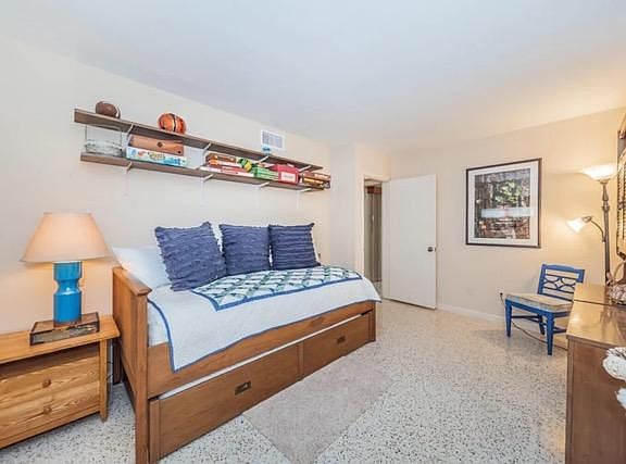4th image of 716 Bayway Blvd APT 5