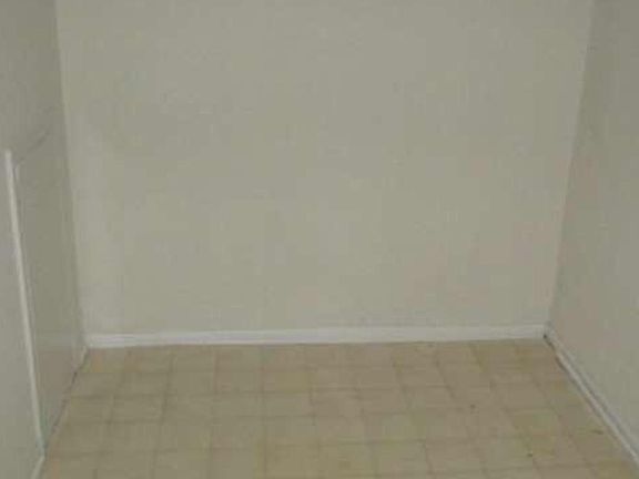 2nd image of 513 Lindsey Ct