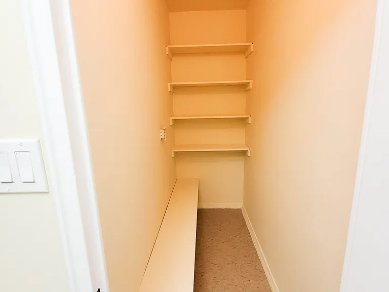 21 Mayfair Ave — Photo 28