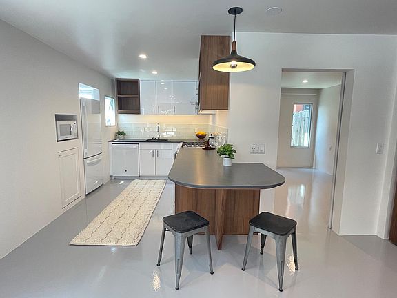 5th image of 5007 College View Ave #B
